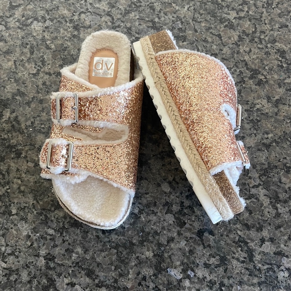 DV Dolce Vita Carolina Sandals Girls 5 Glitter Sherpa Pink